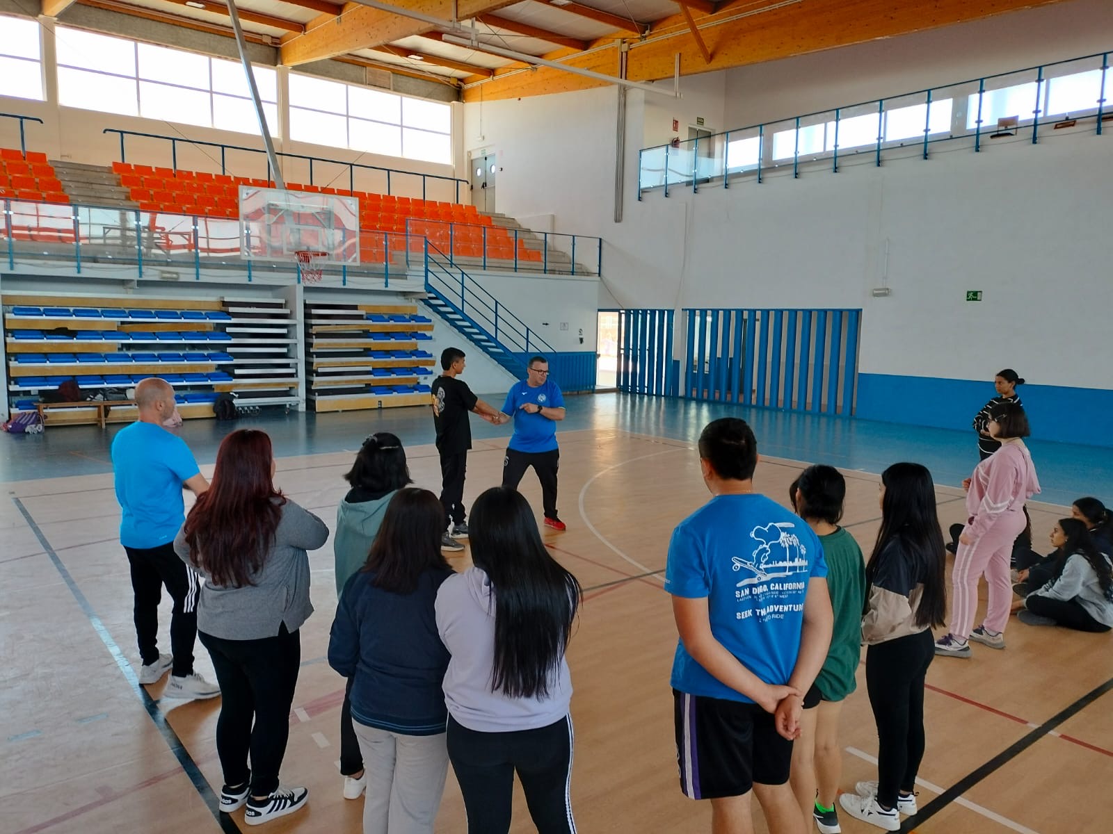 El alumnado del IES Mar Serena de Pulpí realiza un Taller de autodefensa personal y prevención de violencia sexista 